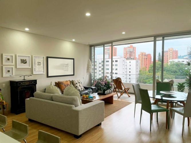 Apartamento de 2 alcobas en venta en El Poblado, Medellín, 143 m² · foto 2 de 16