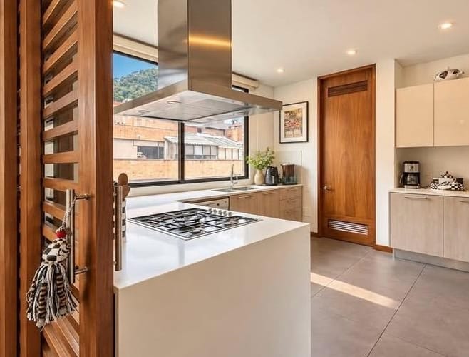 Apartamento de 3 alcobas en venta en Los Rosales, Bogotá, 400 m² · foto 4 de 9