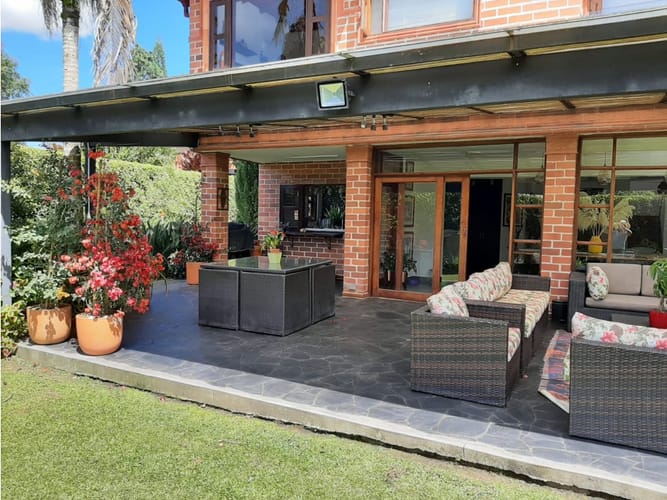 Casa de 3 alcobas en arriendo en Llano Grande, Rionegro, 390 m² · foto 3 de 14