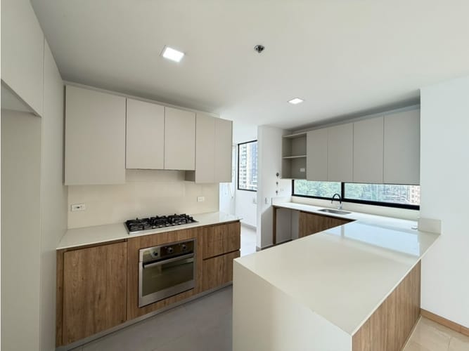 Apartamento en arriendo en El Poblado, Medellín, 170 m² · foto 6 de 24