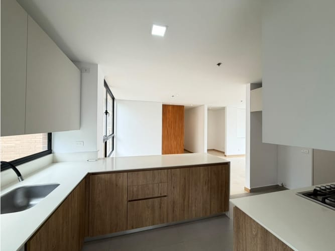 Apartamento en arriendo en El Poblado, Medellín, 170 m² · foto 7 de 24