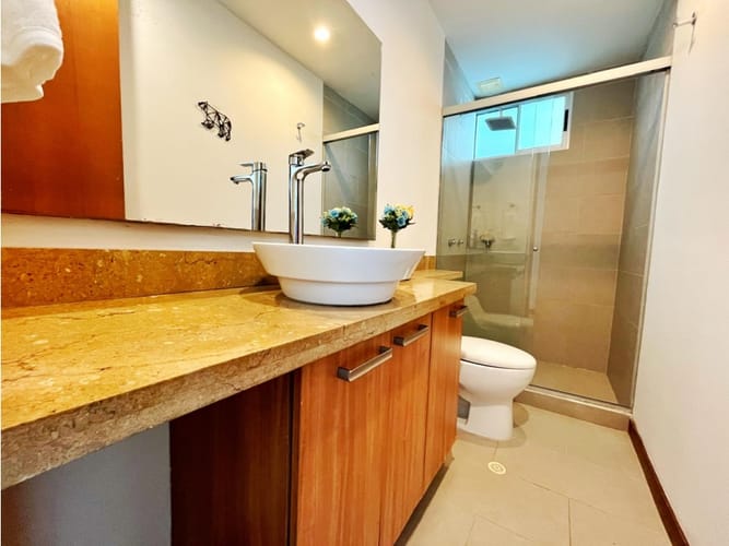 Apartamento de 2 alcobas en arriendo en Castillogrande, Cartagena, 104 m² · foto 9 de 12