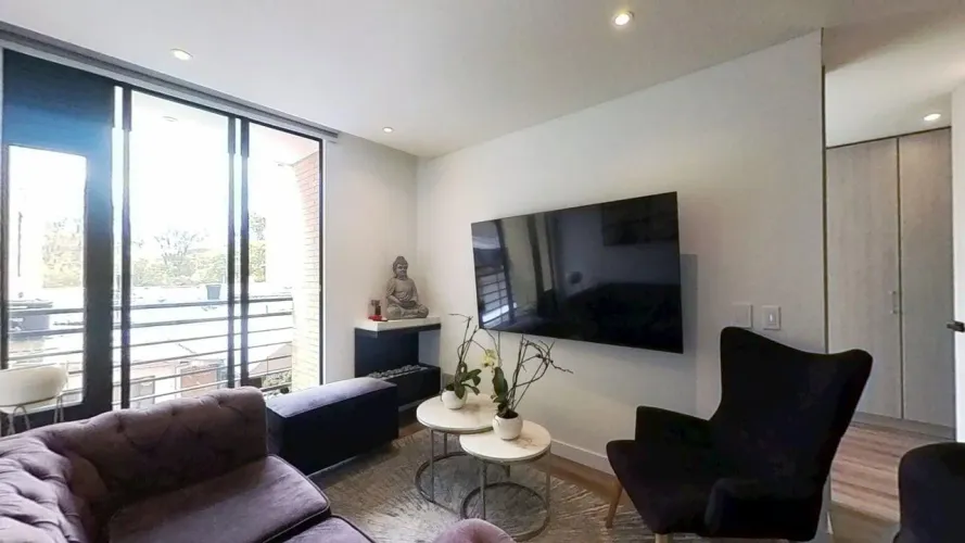 Apartamento de 1 alcoba en venta en Chicó Navarra, Bogotá, 49 m² · foto 2 de 18