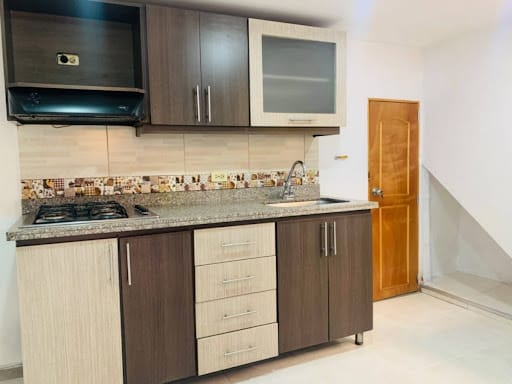 Apartamento de 2 alcobas en arriendo en Campo Valdes No.1, Medellín, 65 m² · foto 2 de 14