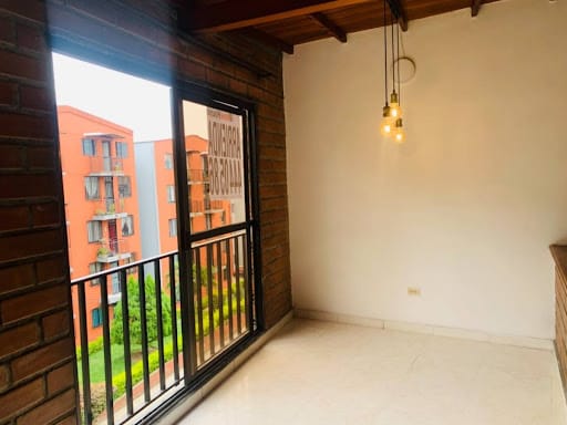 Apartamento de 2 alcobas en arriendo en Campo Valdes No.1, Medellín, 65 m² · foto 3 de 14