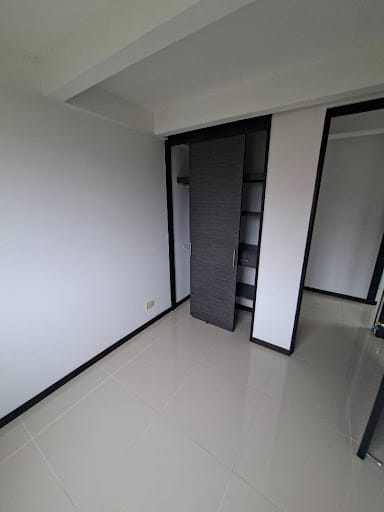 Apartamento de 3 alcobas en arriendo en Rodeo Alto, Medellín, 68 m² · foto 2 de 18
