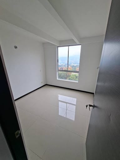 Apartamento de 3 alcobas en arriendo en Rodeo Alto, Medellín, 68 m² · foto 3 de 18