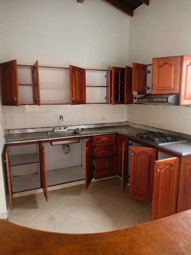 Casa de 4 alcobas en arriendo en Cordoba, Medellín, 110 m² · foto 2 de 24
