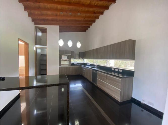 Casa de 4 alcobas en venta en Llano Grande, Rionegro, 350 m² · foto 16 de 23