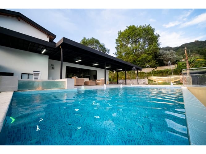 Casa de 9 alcobas en venta en Loma Del Chocho, Envigado, 850 m² · foto 4 de 24