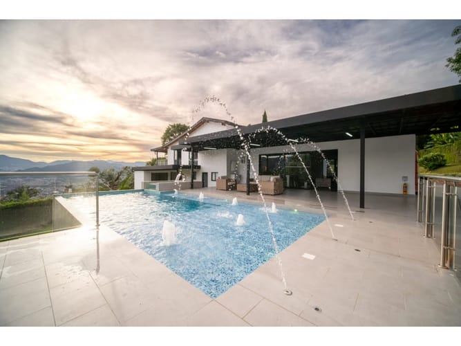 Casa de 9 alcobas en venta en Loma Del Chocho, Envigado, 850 m² · foto 5 de 24