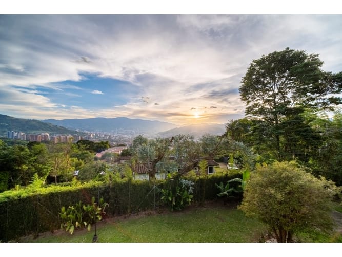 Casa de 9 alcobas en venta en Loma Del Chocho, Envigado, 850 m² · foto 6 de 24