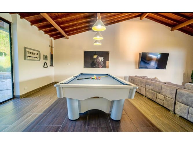 Casa de 9 alcobas en venta en Loma Del Chocho, Envigado, 850 m² · foto 8 de 24