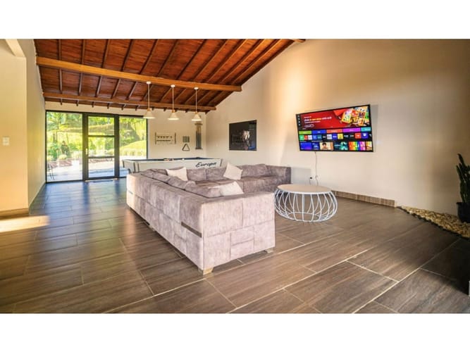 Casa de 9 alcobas en venta en Loma Del Chocho, Envigado, 850 m² · foto 12 de 24