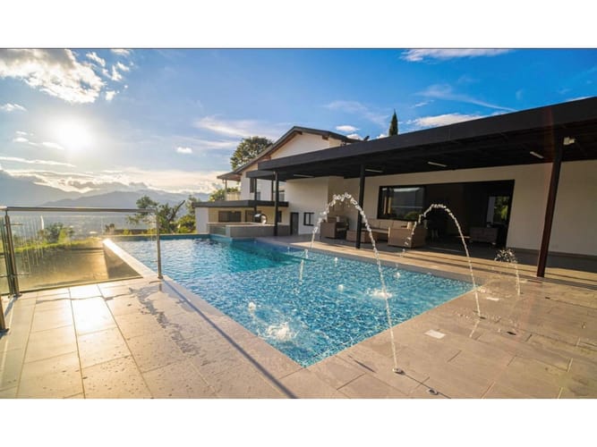 Casa de 9 alcobas en venta en Loma Del Chocho, Envigado, 850 m² · foto 17 de 24