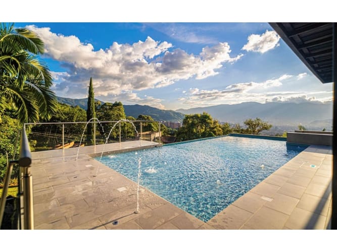 Casa de 9 alcobas en venta en Loma Del Chocho, Envigado, 850 m² · foto 18 de 24