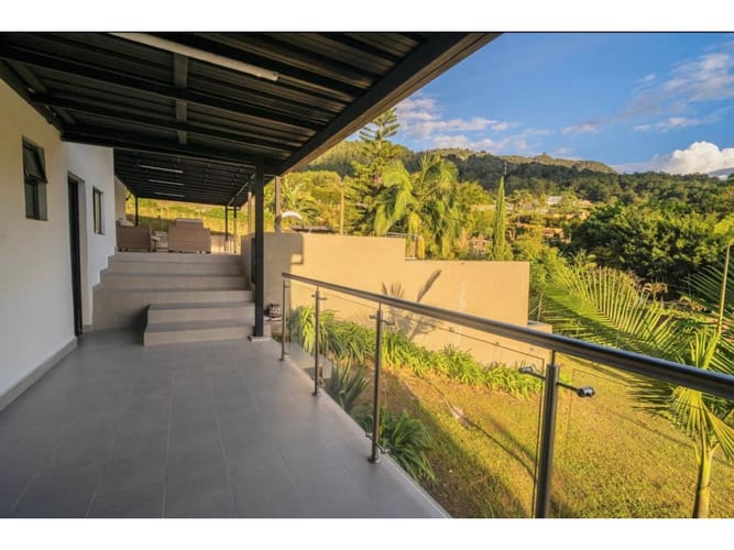 Casa de 9 alcobas en venta en Loma Del Chocho, Envigado, 850 m² · foto 23 de 24