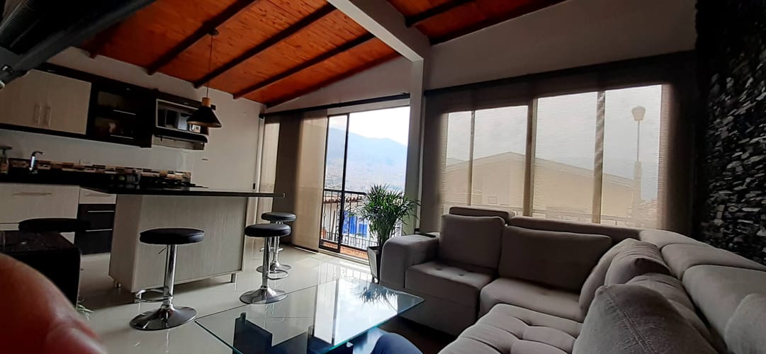 Casa de 3 alcobas en arriendo en Córdoba, Medellín, 72 m² · foto 1 de 10
