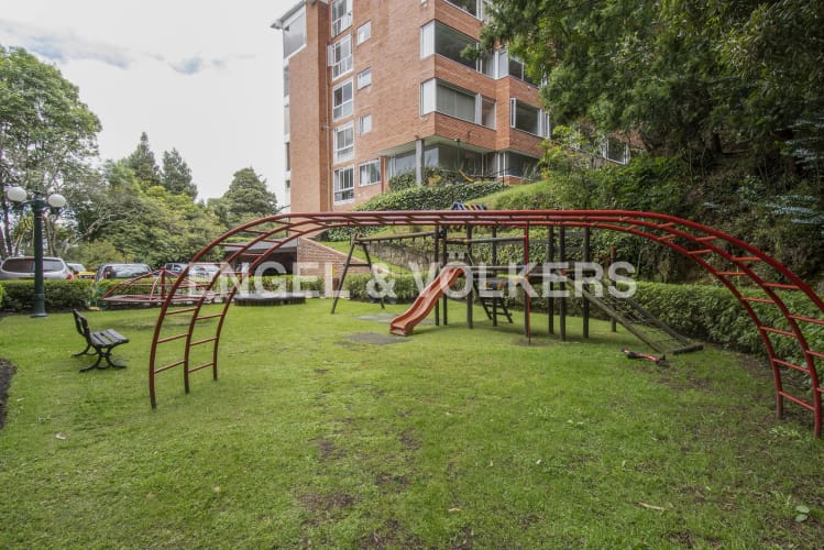 Apartamento de 3 alcobas en venta en Los Rosales, Bogotá, 271 m² · foto 17 de 17