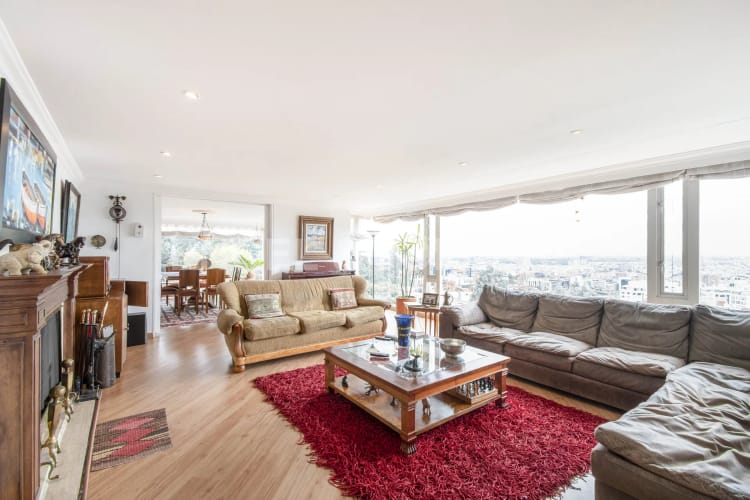 Apartamento de 3 alcobas en venta en Los Rosales, Bogotá, 271 m² · foto 15 de 17
