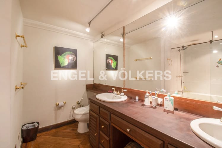 Apartamento de 3 alcobas en venta en Los Rosales, Bogotá, 271 m² · foto 11 de 17