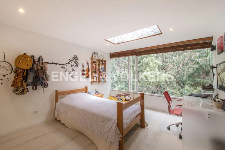Apartamento de 3 alcobas en venta en Los Rosales, Bogotá, 271 m² · foto 9 de 17