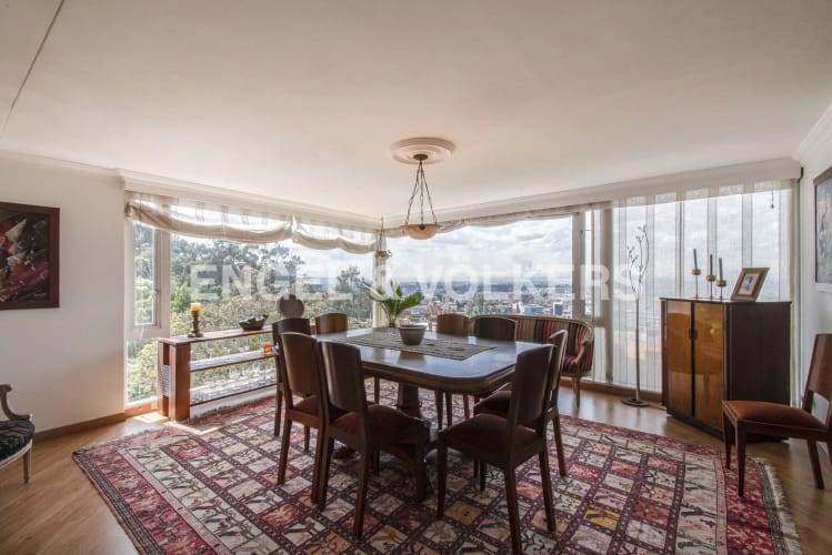 Apartamento de 3 alcobas en venta en Los Rosales, Bogotá, 271 m² · foto 2 de 17