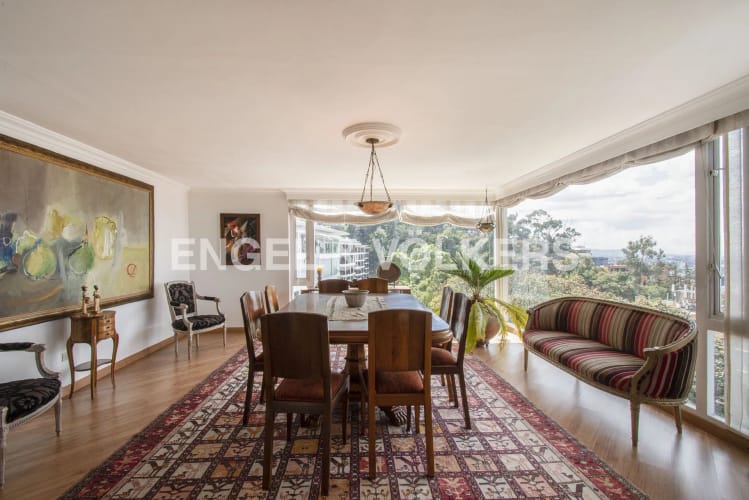 Apartamento de 3 alcobas en venta en Los Rosales, Bogotá, 271 m² · foto 1 de 17