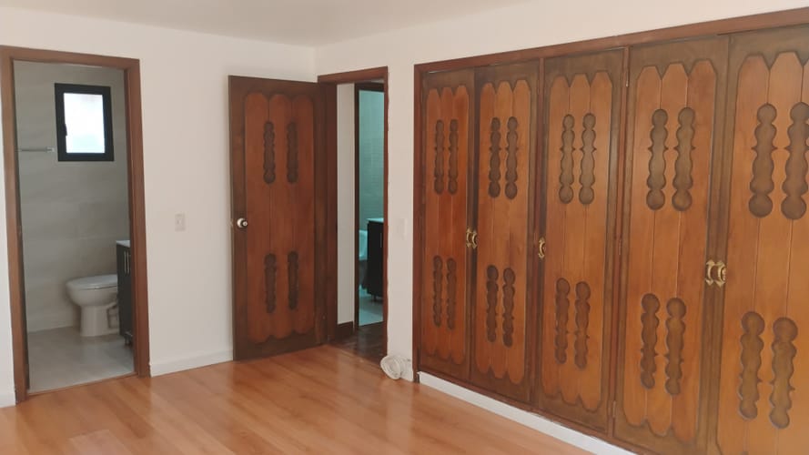 Apartamento de 3 alcobas en venta en Santa Barbara, Bogotá, 136 m² · foto 2 de 22