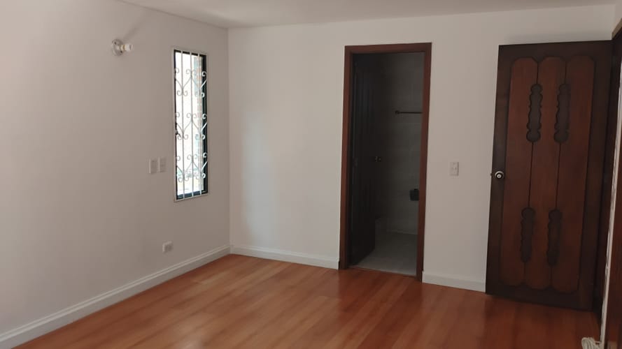 Apartamento de 3 alcobas en venta en Santa Barbara, Bogotá, 136 m² · foto 3 de 22