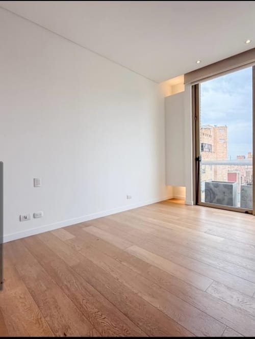 Apartamento de 3 alcobas en venta en Los Rosales, Bogotá, 267 m² · foto 2 de 13