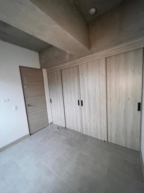 Apartamento de 2 alcobas en venta en Centro, Bello, 61 m² · foto 2 de 16