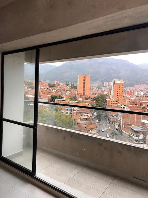 Apartamento de 2 alcobas en venta en Centro, Bello, 61 m² · foto 16 de 16