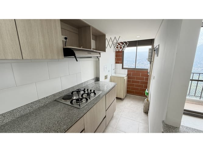 Apartamento de 3 alcobas en venta en Rodeo Alto, Medellín, 67 m² · foto 2 de 18