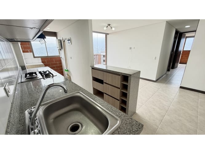 Apartamento de 3 alcobas en venta en Rodeo Alto, Medellín, 67 m² · foto 3 de 18
