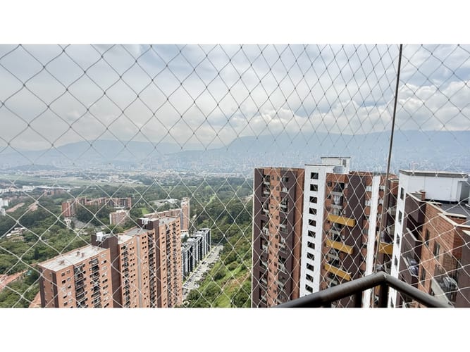 Apartamento de 3 alcobas en venta en Rodeo Alto, Medellín, 67 m² · foto 7 de 18