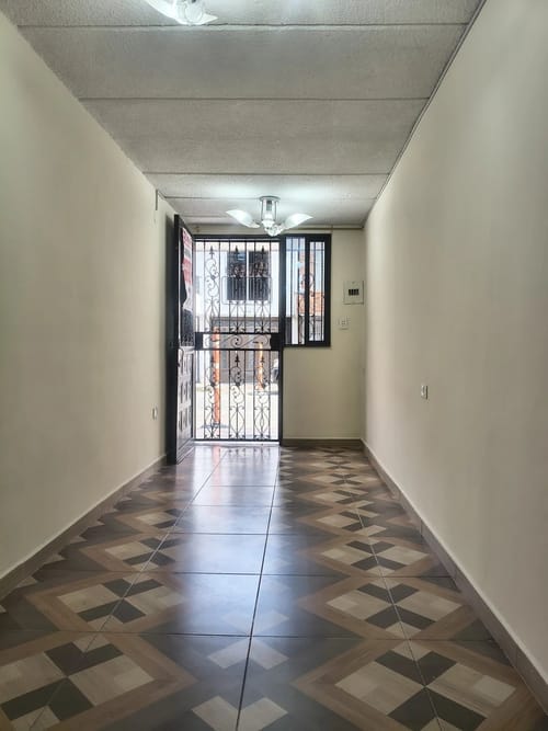 Apartamento de 1 alcoba en arriendo en Rodeo Alto, Medellín, 47 m² · foto 2 de 10