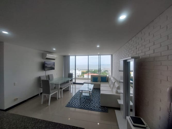 Apartamento de 3 alcobas en arriendo en Crespo, Cartagena, 109 m² · foto 2 de 12