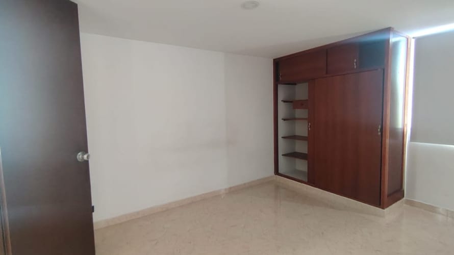 Apartamento de 2 alcobas en arriendo en Loma Del Indio, Medellín, 70 m² · foto 5 de 8