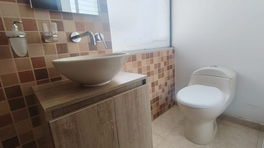Apartamento de 2 alcobas en arriendo en Loma Del Indio, Medellín, 70 m² · foto 7 de 8