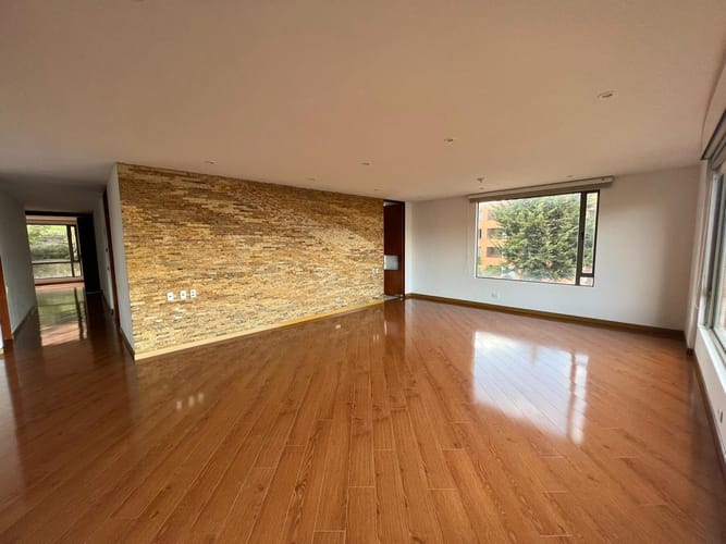 Apartamento de 4 alcobas en venta en Cerros De Suba, Bogotá, 224 m² · foto 2 de 7