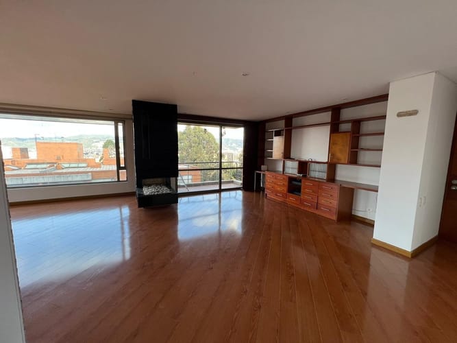 Apartamento de 4 alcobas en venta en Cerros De Suba, Bogotá, 224 m² · foto 4 de 7