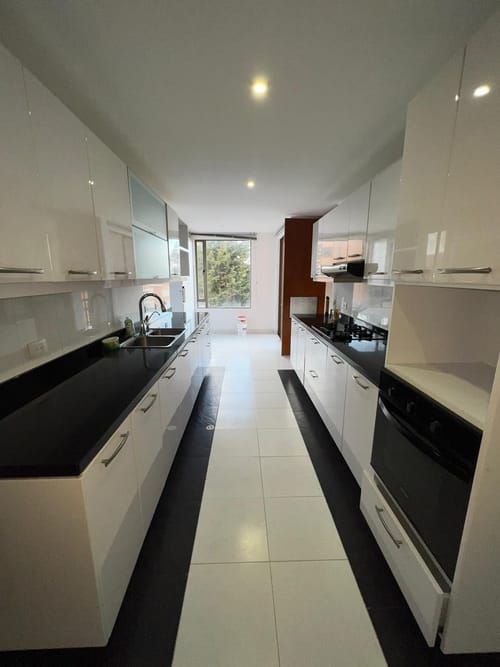 Apartamento de 4 alcobas en venta en Cerros De Suba, Bogotá, 224 m² · foto 5 de 7