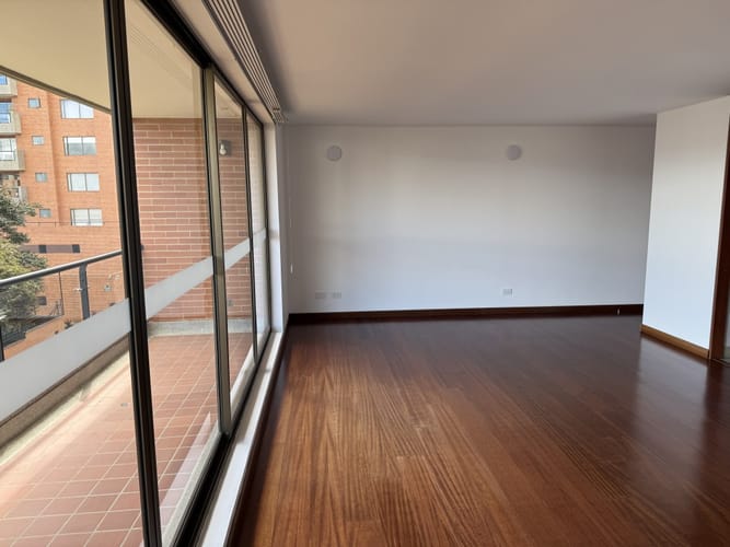 Apartamento de 3 alcobas en arriendo en Lagos De Cordoba, Bogotá, 134 m² · foto 2 de 19