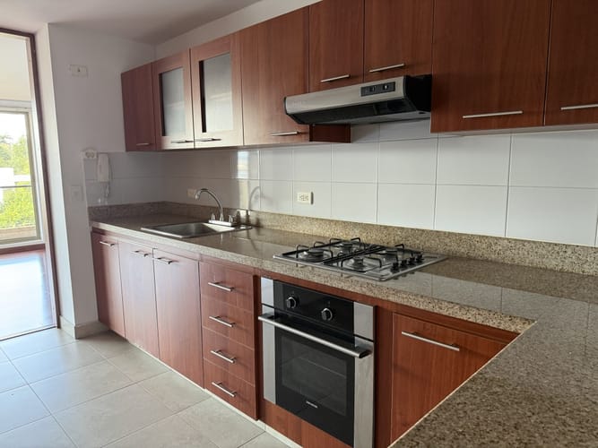 Apartamento de 3 alcobas en arriendo en Lagos De Cordoba, Bogotá, 134 m² · foto 4 de 19