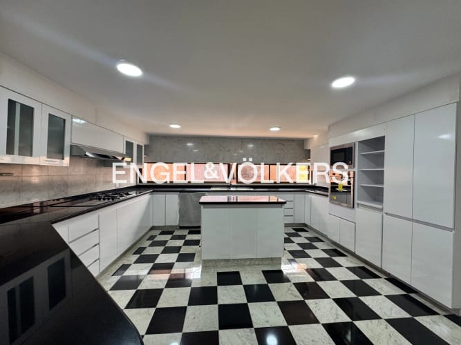 Apartamento de 5 alcobas en arriendo en La Carolina, Bogotá, 440 m² · foto 5 de 21