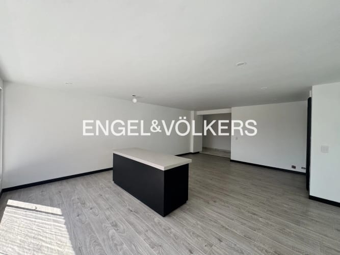 Apartamento de 5 alcobas en arriendo en La Carolina, Bogotá, 440 m² · foto 3 de 21