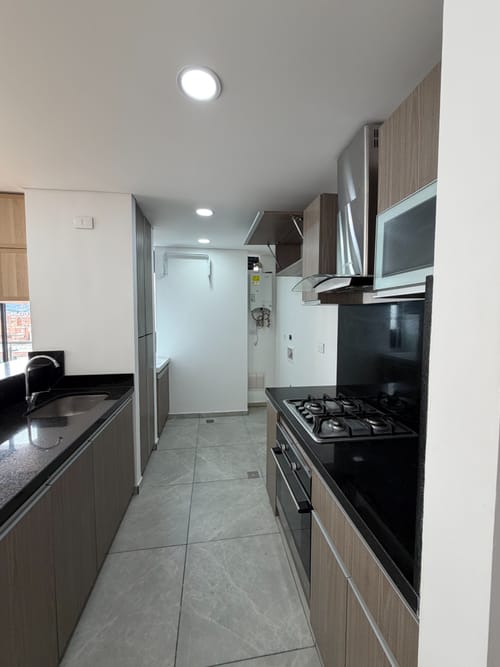 Apartamento de 3 alcobas en venta en Cedritos, Bogotá, 86 m² · foto 6 de 24