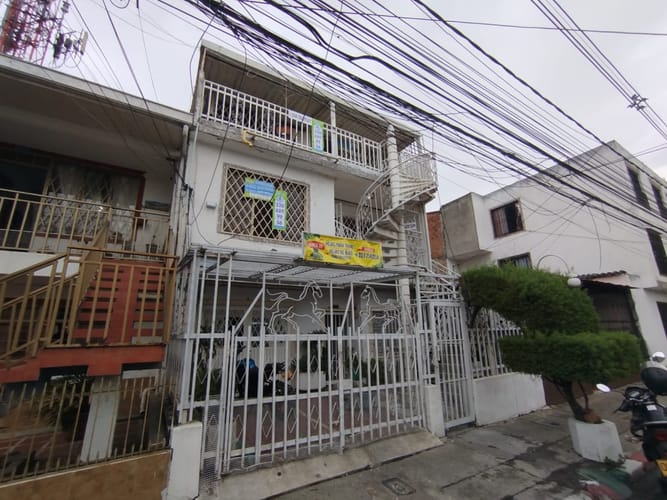 Apartamento de 5 alcobas en arriendo en El Jardin, Cali, 70 m² · foto 2 de 24