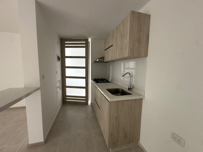 Apartamento de 2 alcobas en arriendo en Baja Suiza, Manizales, 77 m² · foto 3 de 24